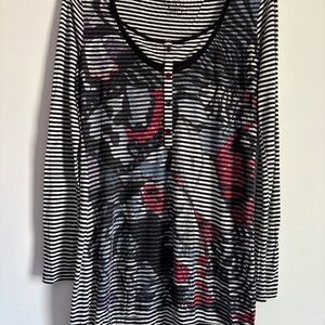 Yest long tunic top. Very light, soft, knitted fabric. Multi coloured.